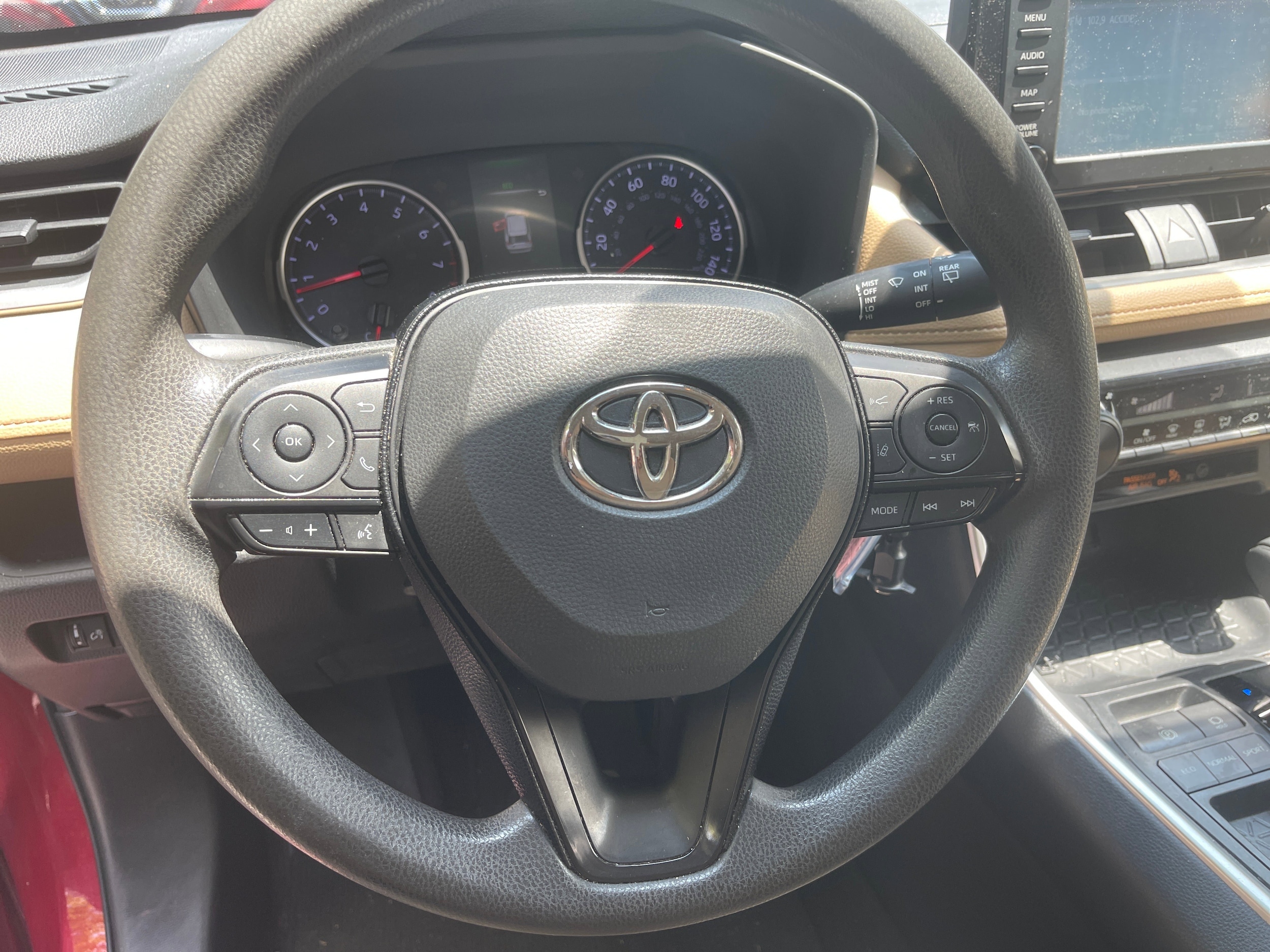 2019 Toyota RAV4 LE 28