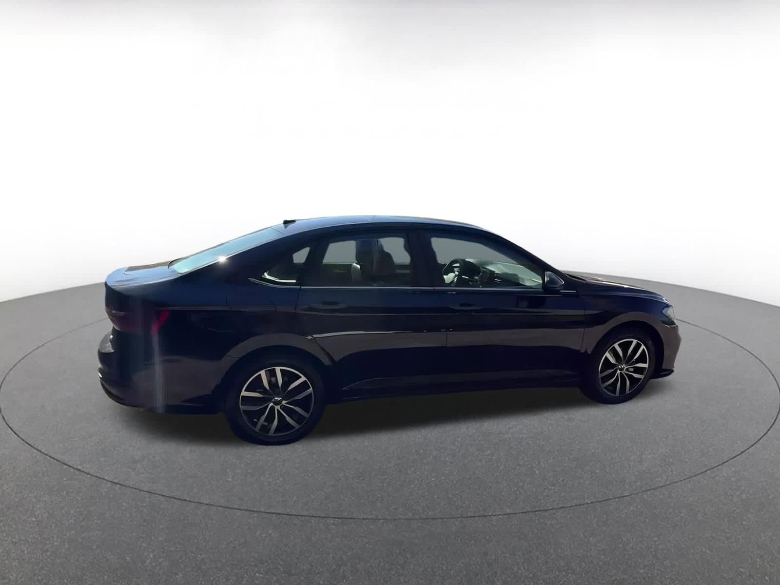 Thumbnail: 2025 Volkswagen Jetta - 12