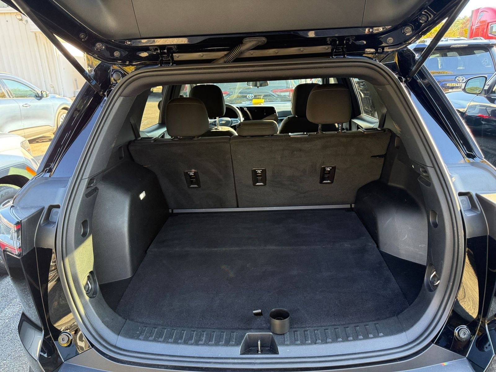 Thumbnail: 2025 Chevrolet Equinox - 31