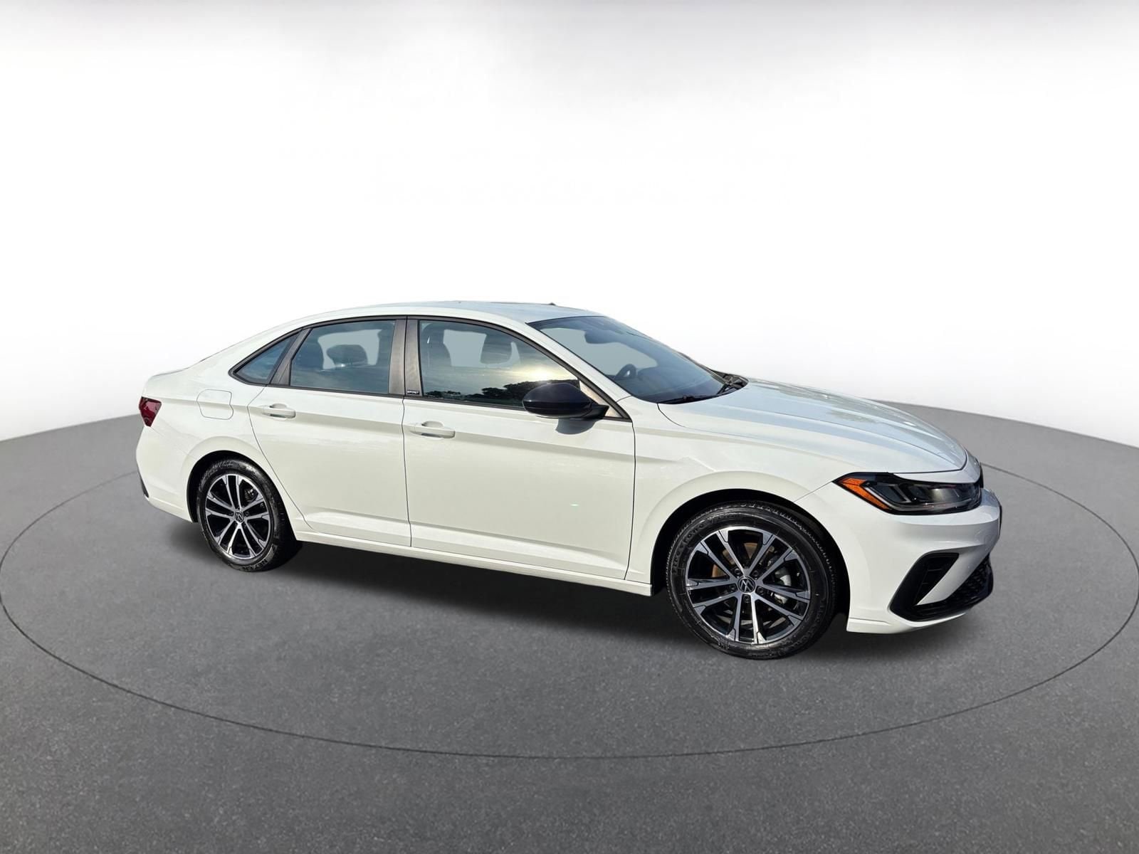 Thumbnail: 2025 Volkswagen Jetta - 1