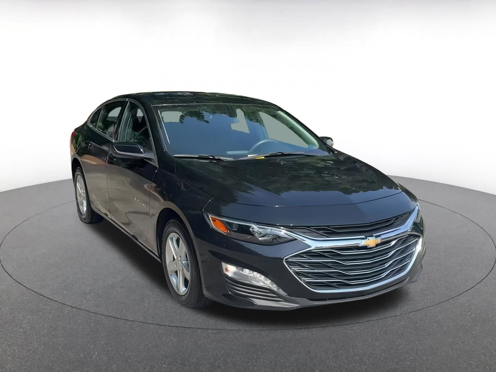 Thumbnail: 2024 Chevrolet Malibu - 3