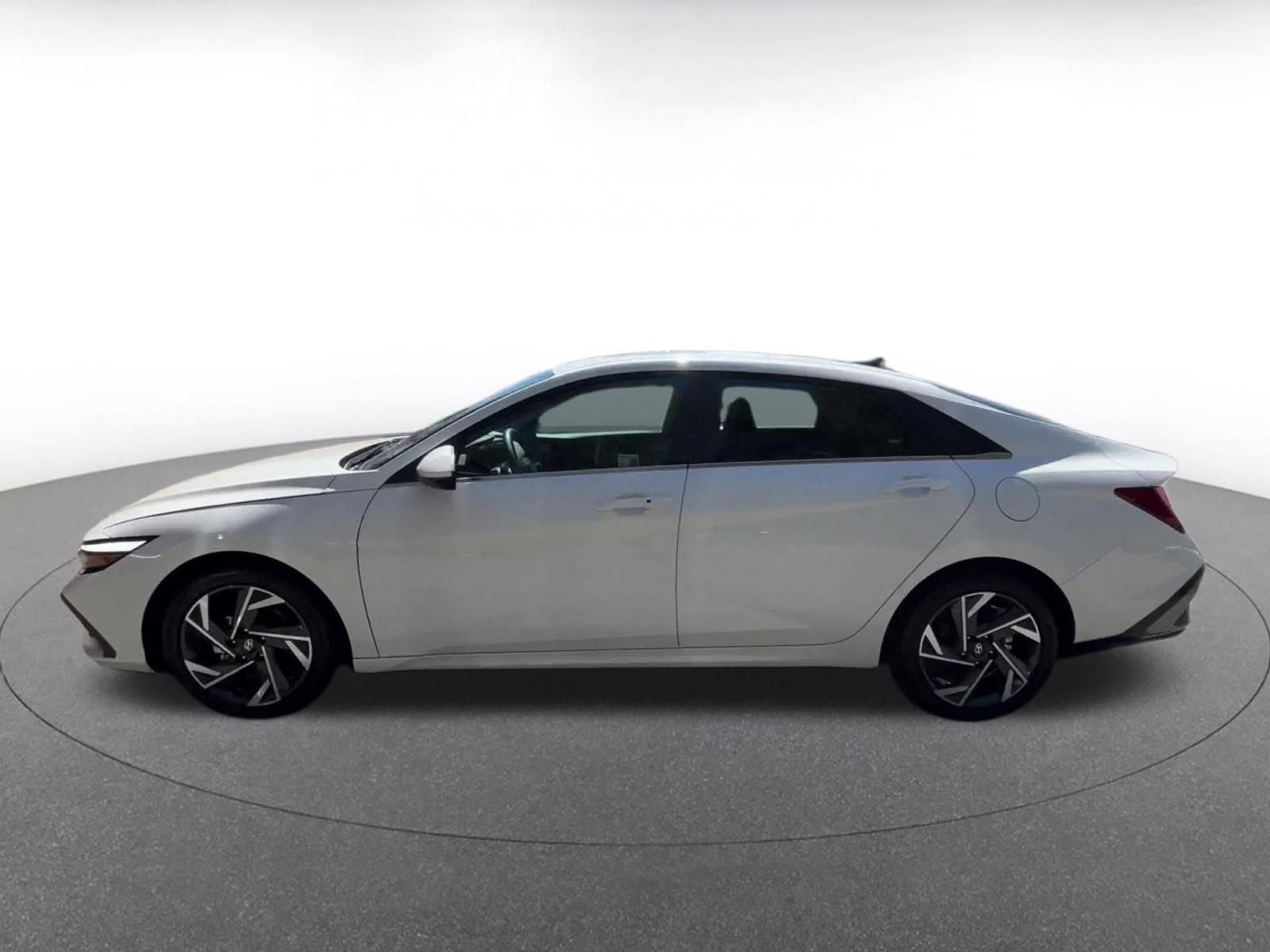 Thumbnail: 2025 Hyundai Elantra - 9