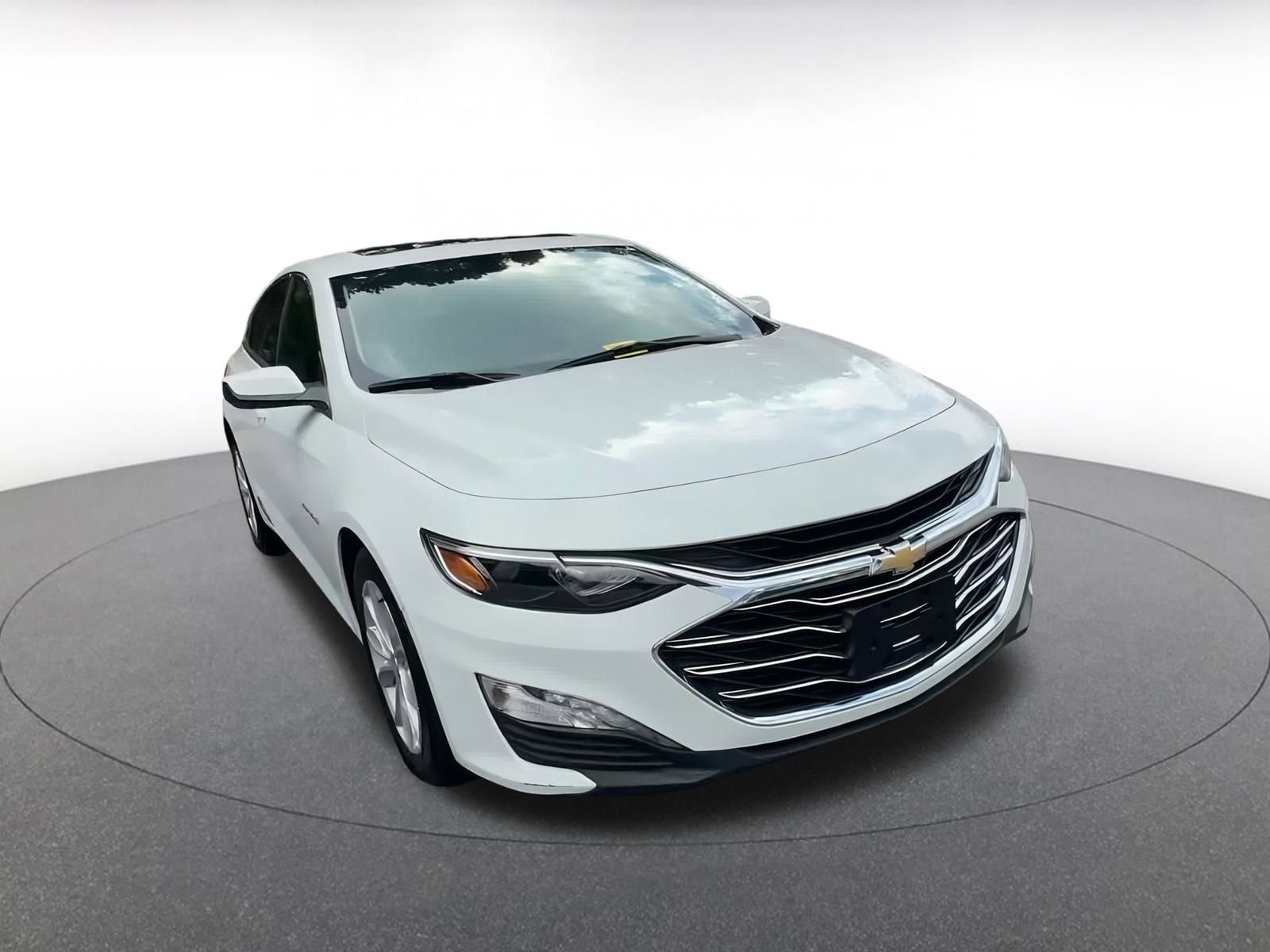 Thumbnail: 2024 Chevrolet Malibu - 3