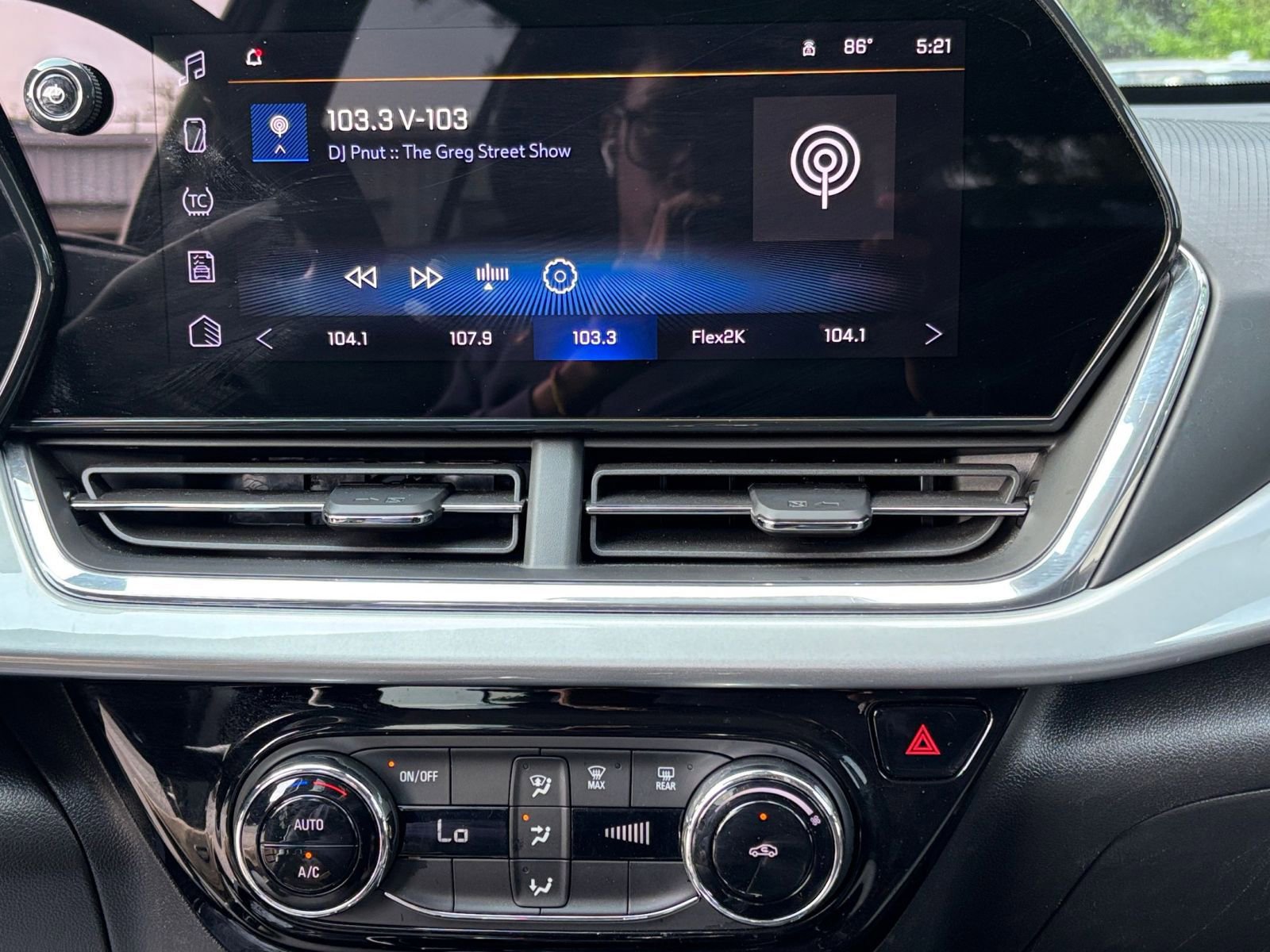 Thumbnail: 2025 Chevrolet Trax - 17