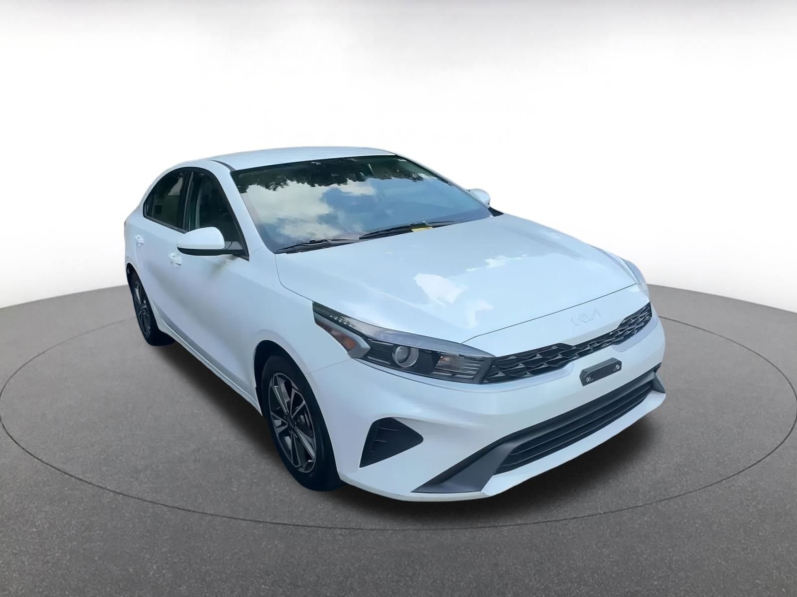 Thumbnail: 2023 Kia Forte - 3