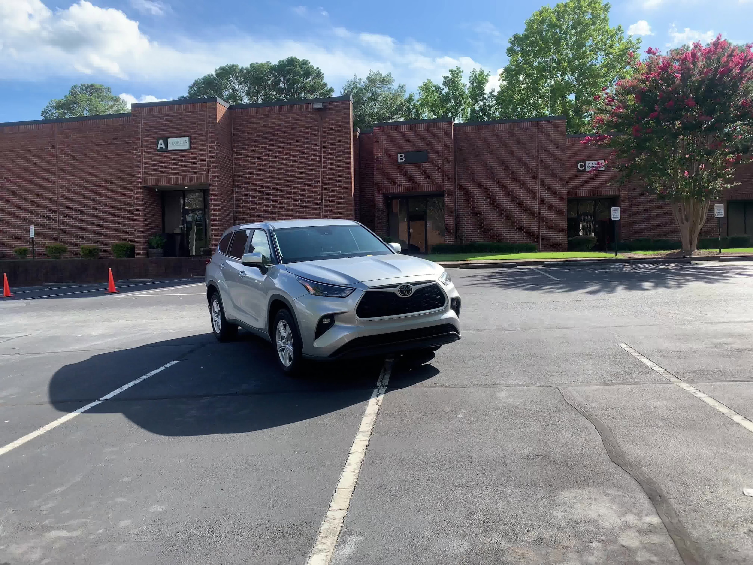 2023 Toyota Highlander LE 3