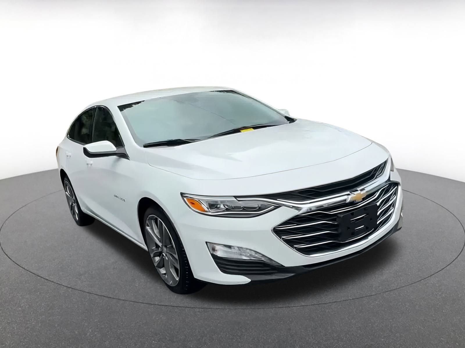 Thumbnail: 2024 Chevrolet Malibu - 3