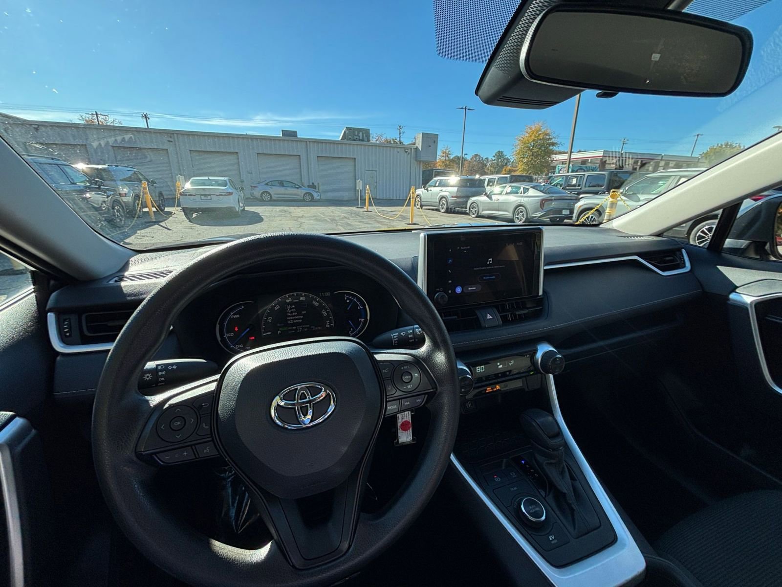 Thumbnail: 2025 Toyota RAV4 - 33