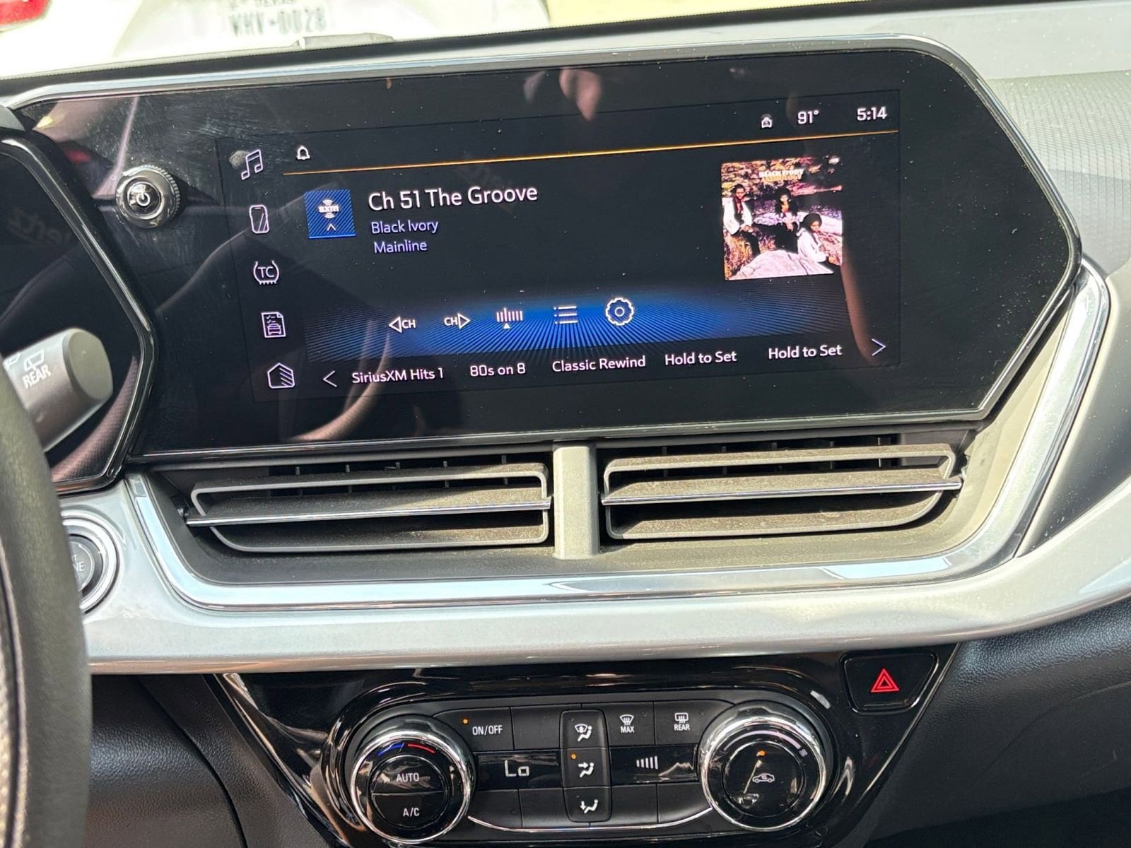 Thumbnail: 2025 Chevrolet Trax - 17