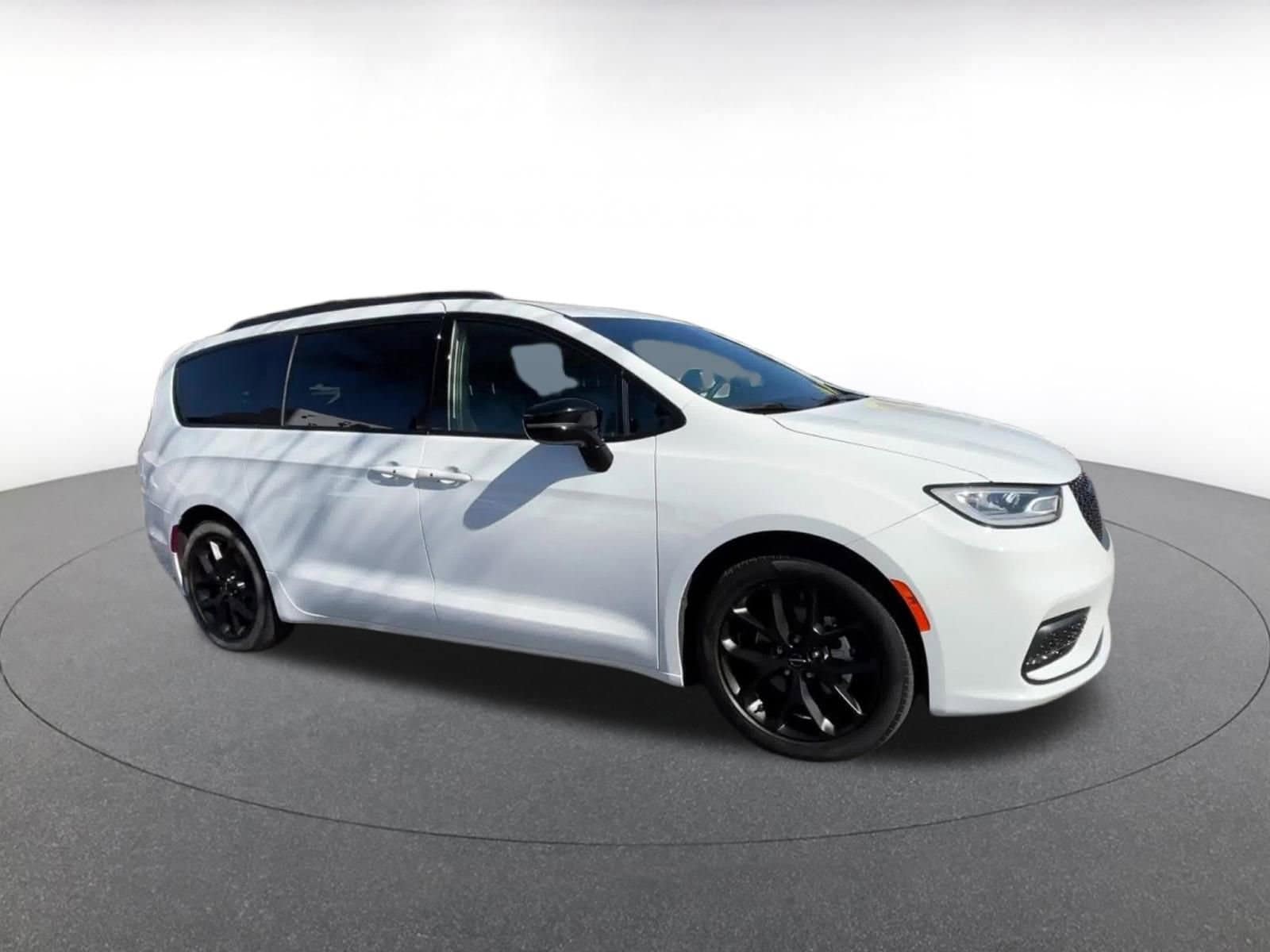 Thumbnail: 2025 Chrysler Pacifica - 2