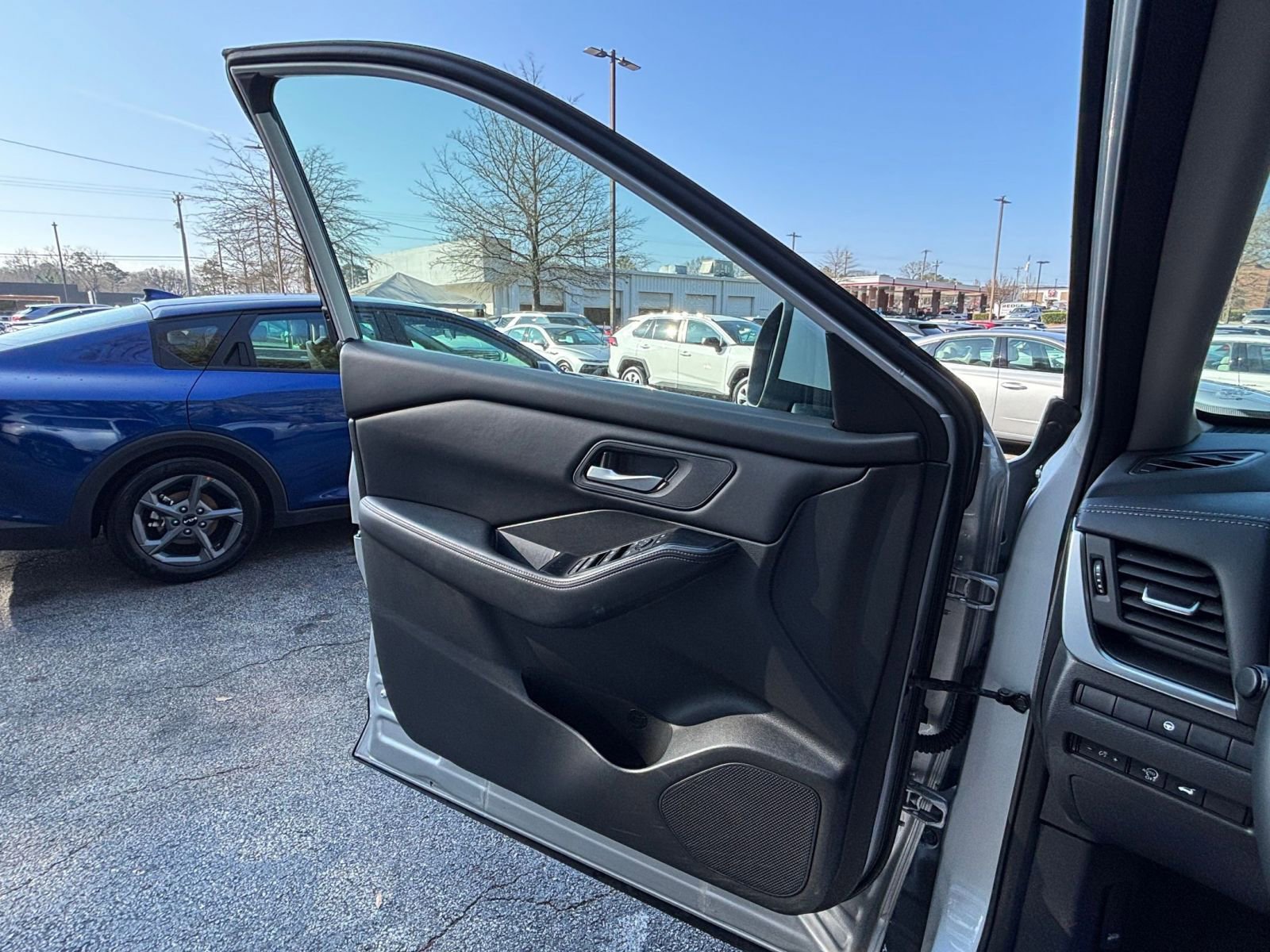 Thumbnail: 2025 Nissan Rogue - 18