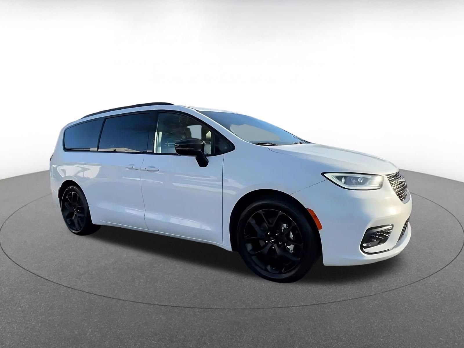 Thumbnail: 2025 Chrysler Pacifica - 2