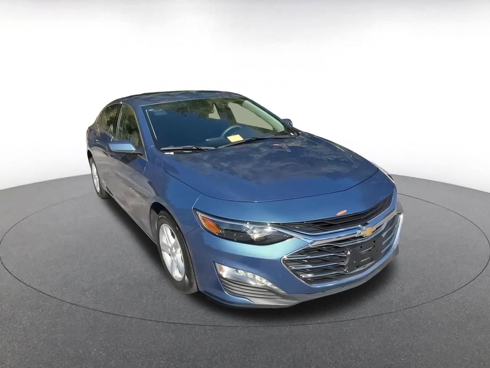 Thumbnail: 2024 Chevrolet Malibu - 3
