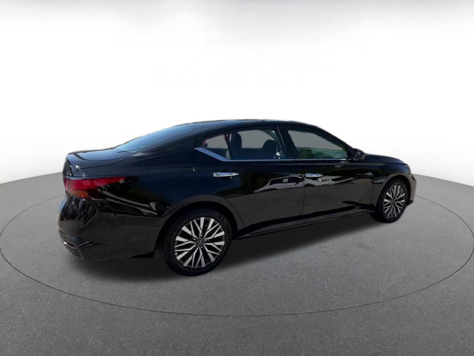 Thumbnail: 2025 Nissan Altima - 14