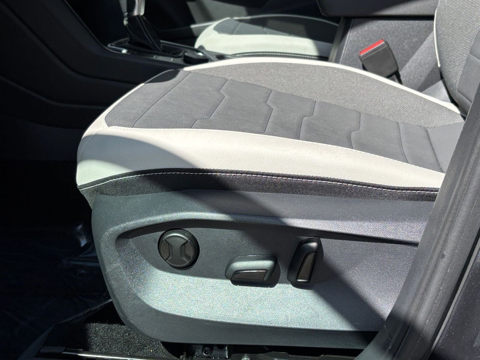 Thumbnail: 2025 Volkswagen Taos - 23