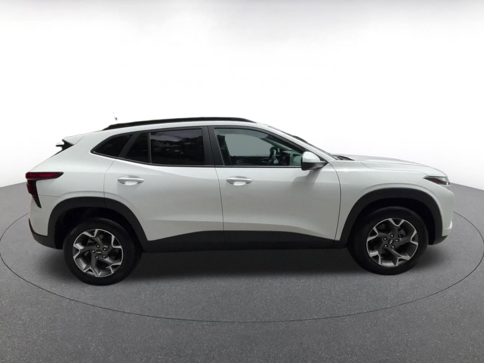 Thumbnail: 2025 Chevrolet Trax - 16