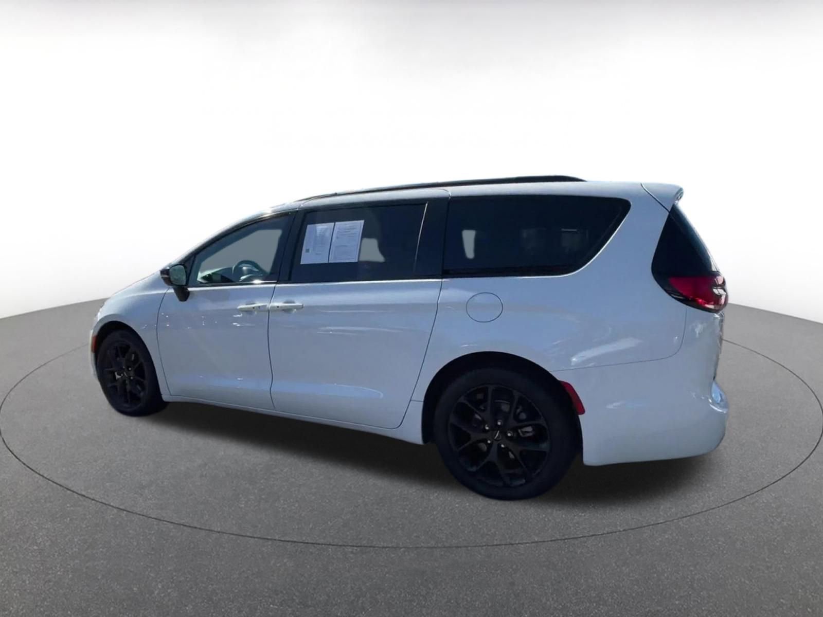 Thumbnail: 2025 Chrysler Pacifica - 10