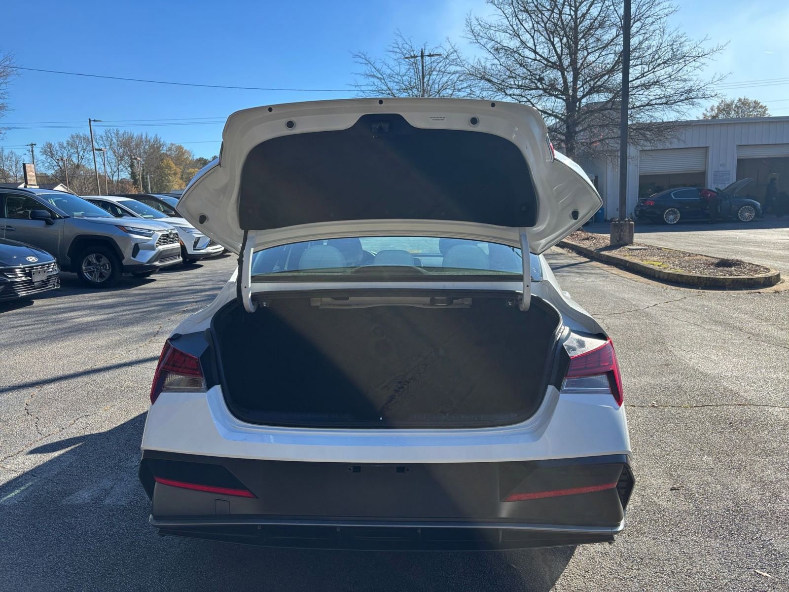 Thumbnail: 2025 Hyundai Elantra - 31