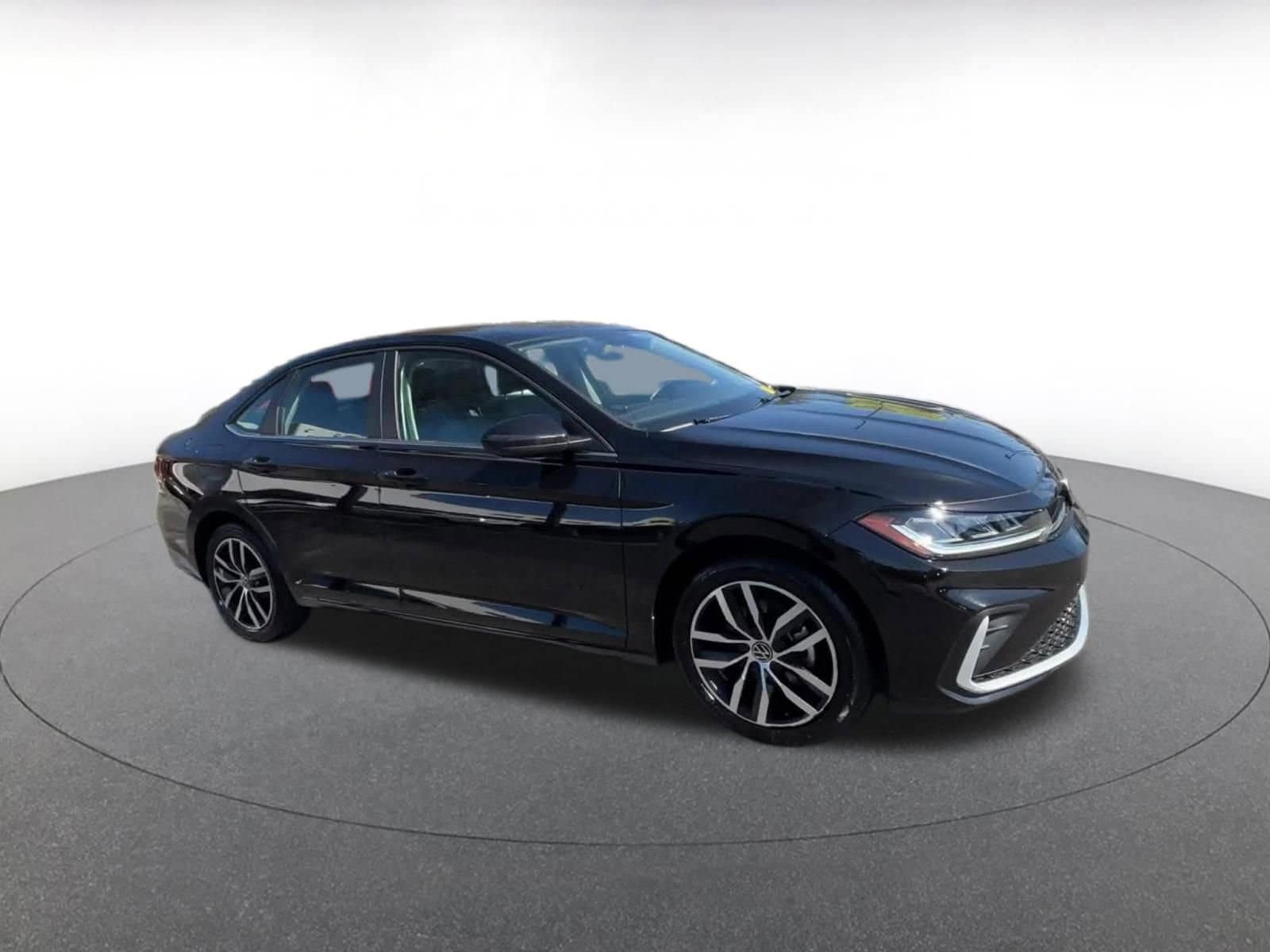 Thumbnail: 2025 Volkswagen Jetta - 2