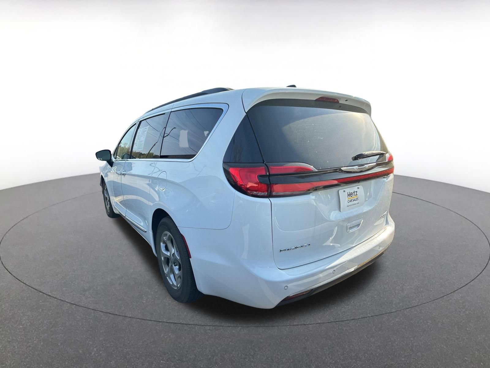 Thumbnail: 2023 Chrysler Pacifica - 6