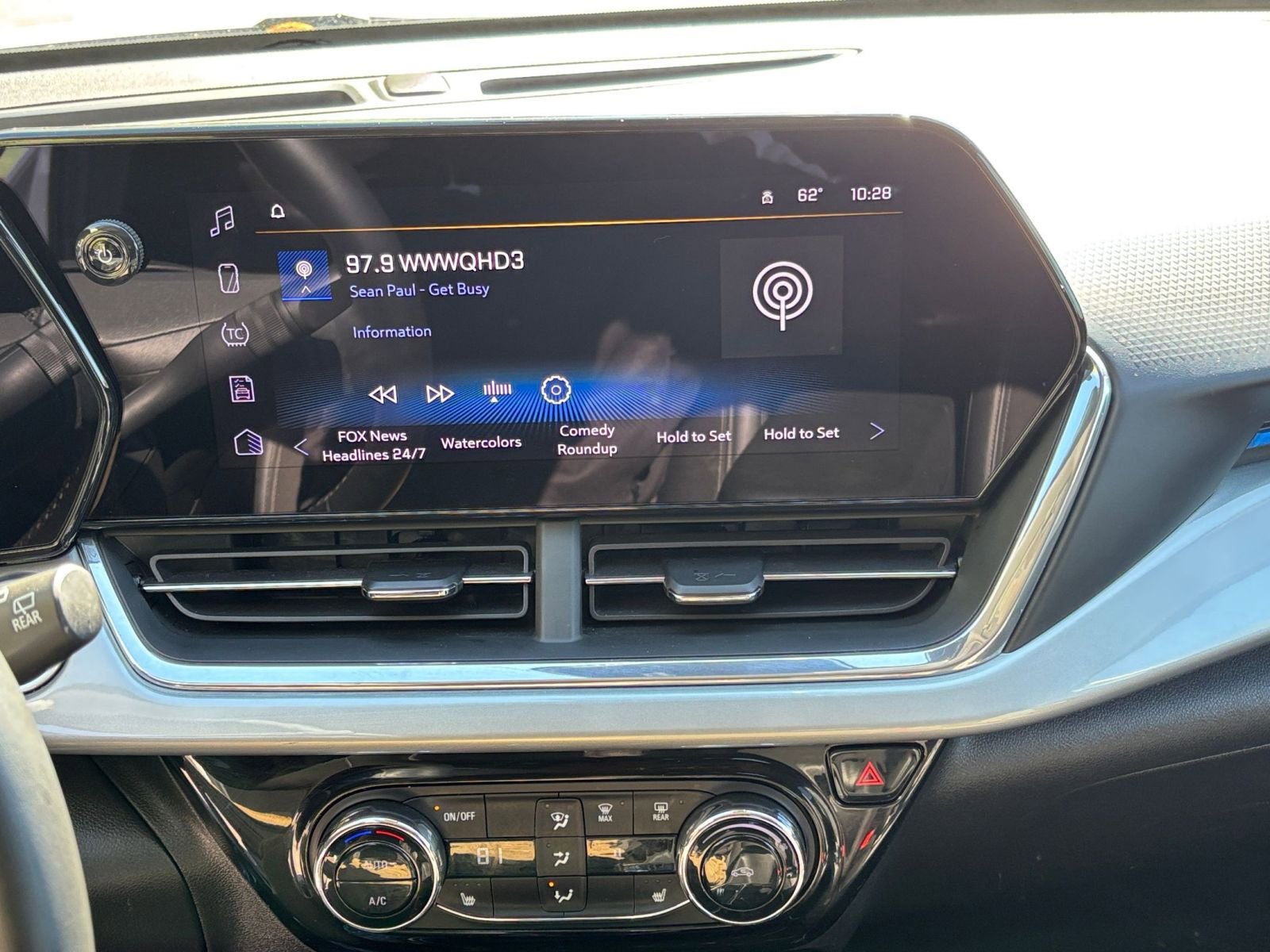 Thumbnail: 2025 Chevrolet Trax - 17