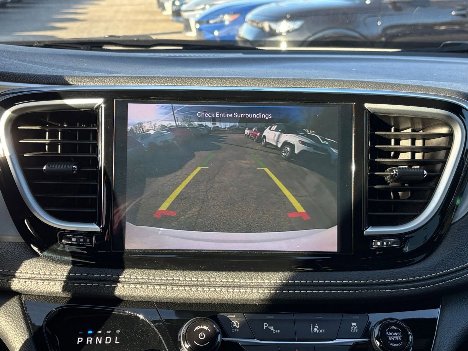 Thumbnail: 2025 Chrysler Pacifica - 18