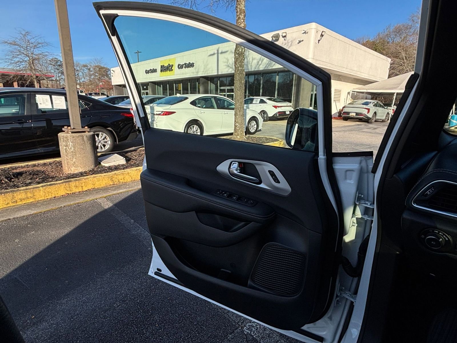 Thumbnail: 2025 Chrysler Pacifica - 18