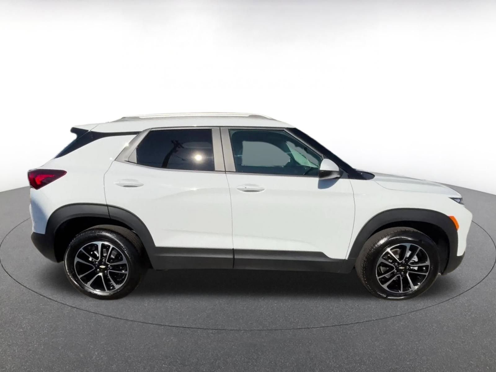 Thumbnail: 2025 Chevrolet TrailBlazer - 16