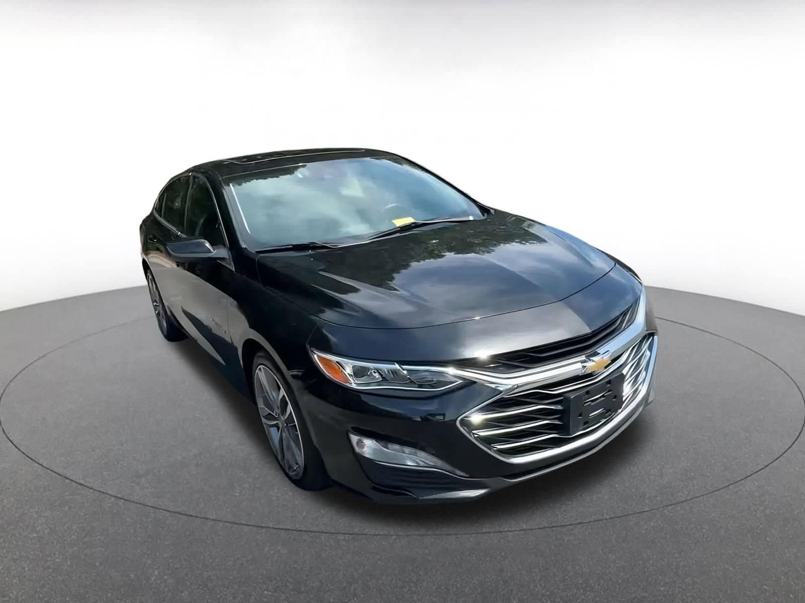 Thumbnail: 2024 Chevrolet Malibu - 3
