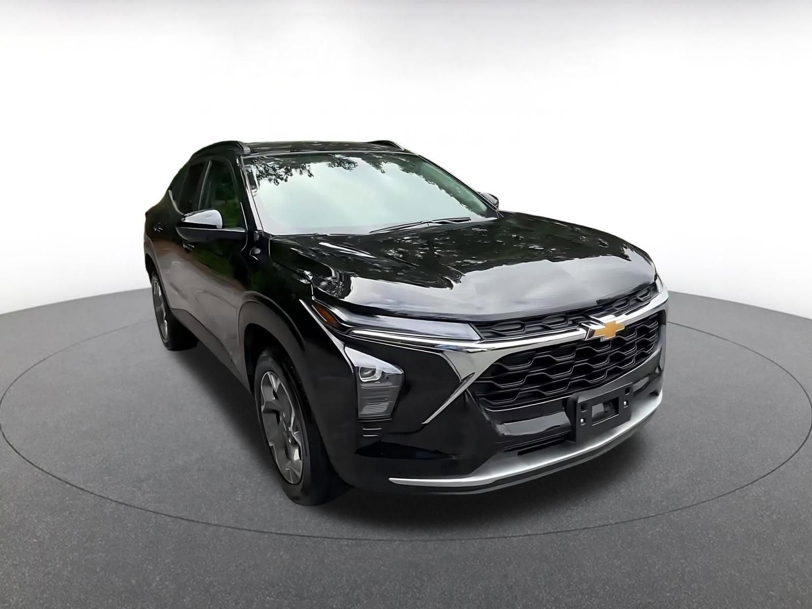 Thumbnail: 2025 Chevrolet Trax - 3