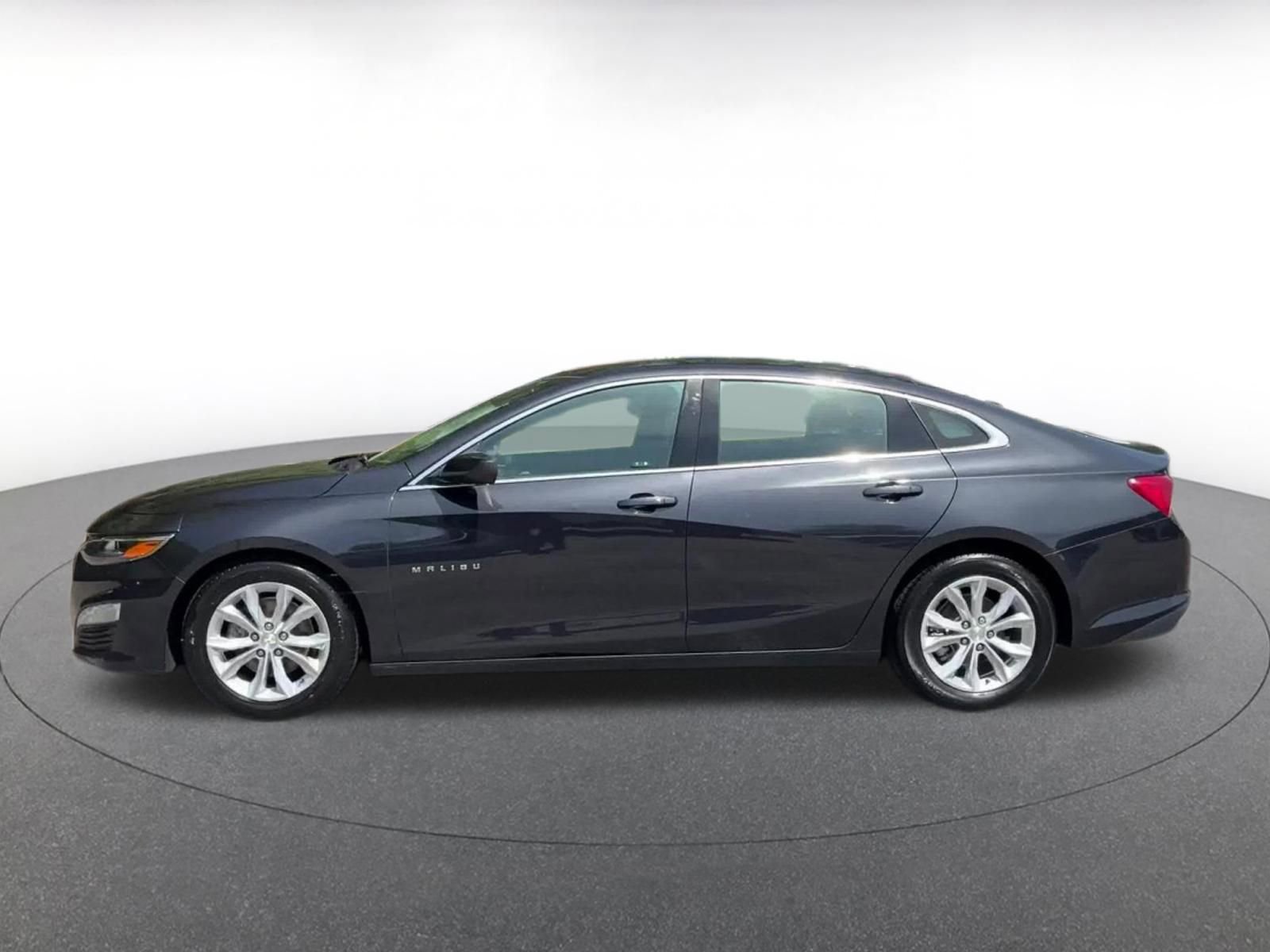 Thumbnail: 2023 Chevrolet Malibu - 9