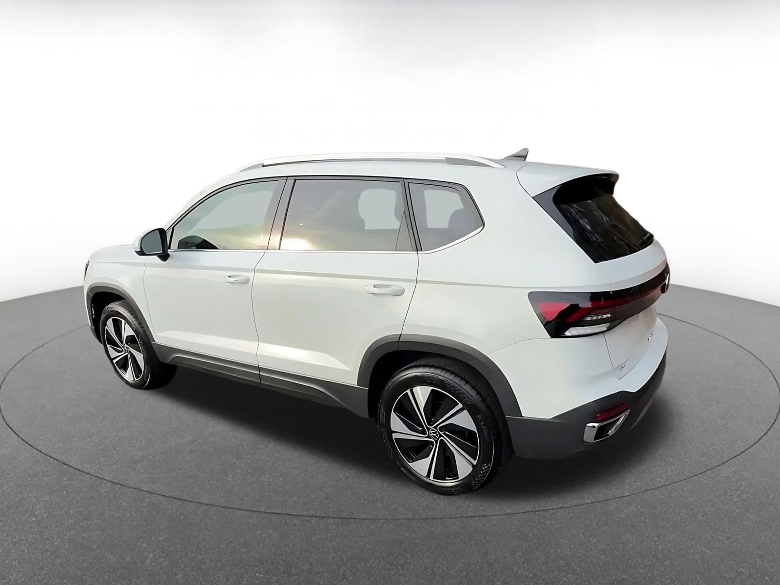 Thumbnail: 2025 Volkswagen Taos - 10