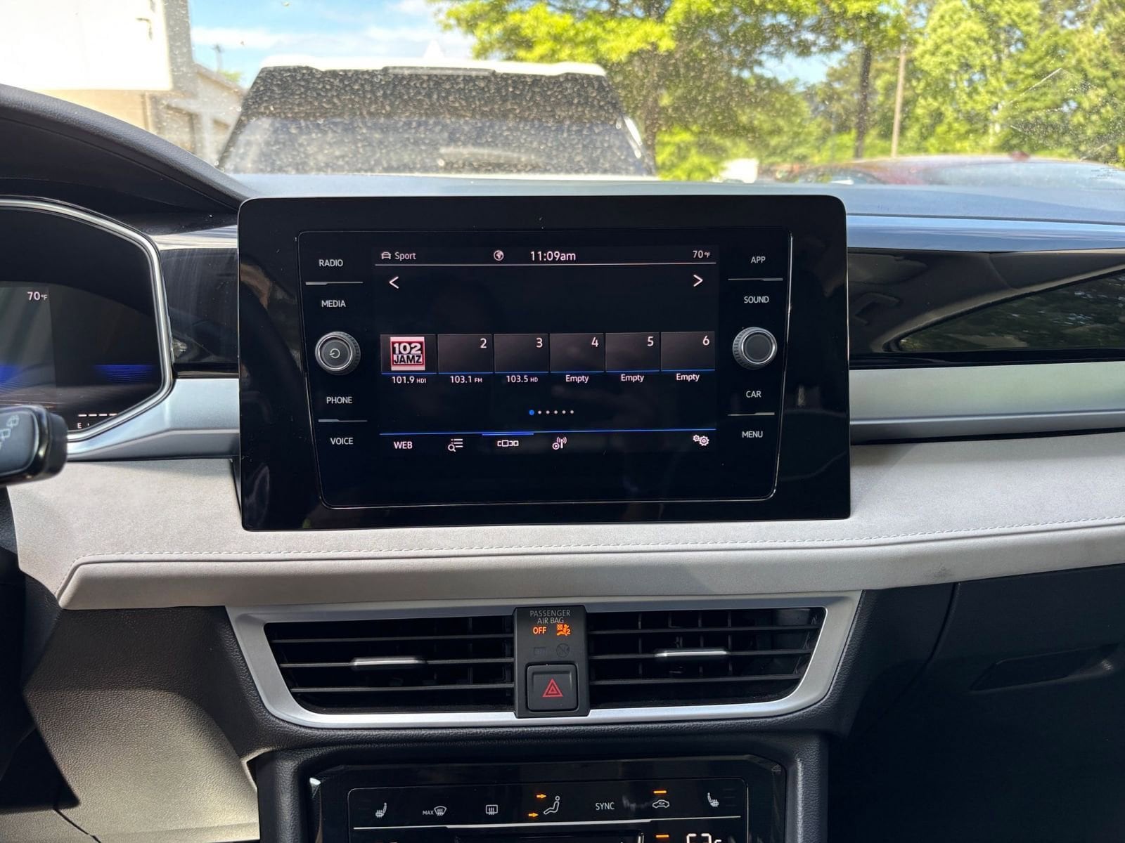 Thumbnail: 2025 Volkswagen Taos - 17