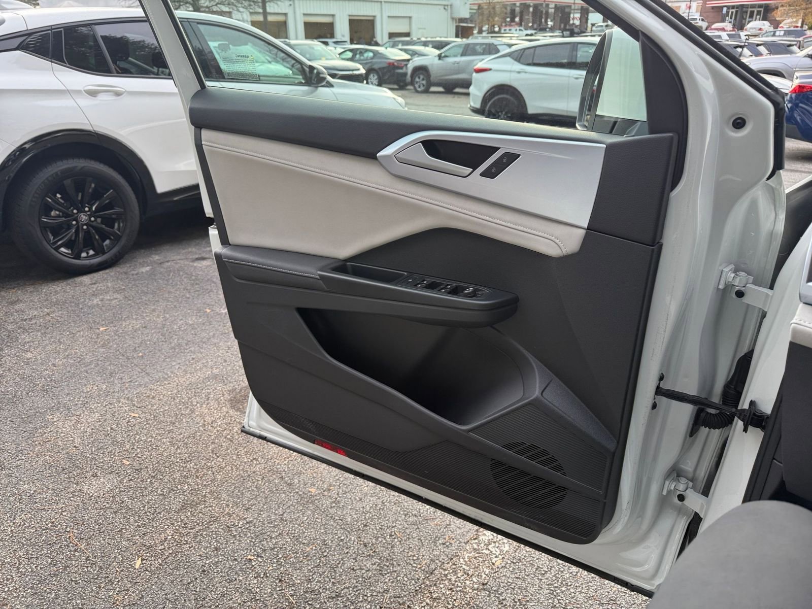 Thumbnail: 2025 Volkswagen Taos - 20