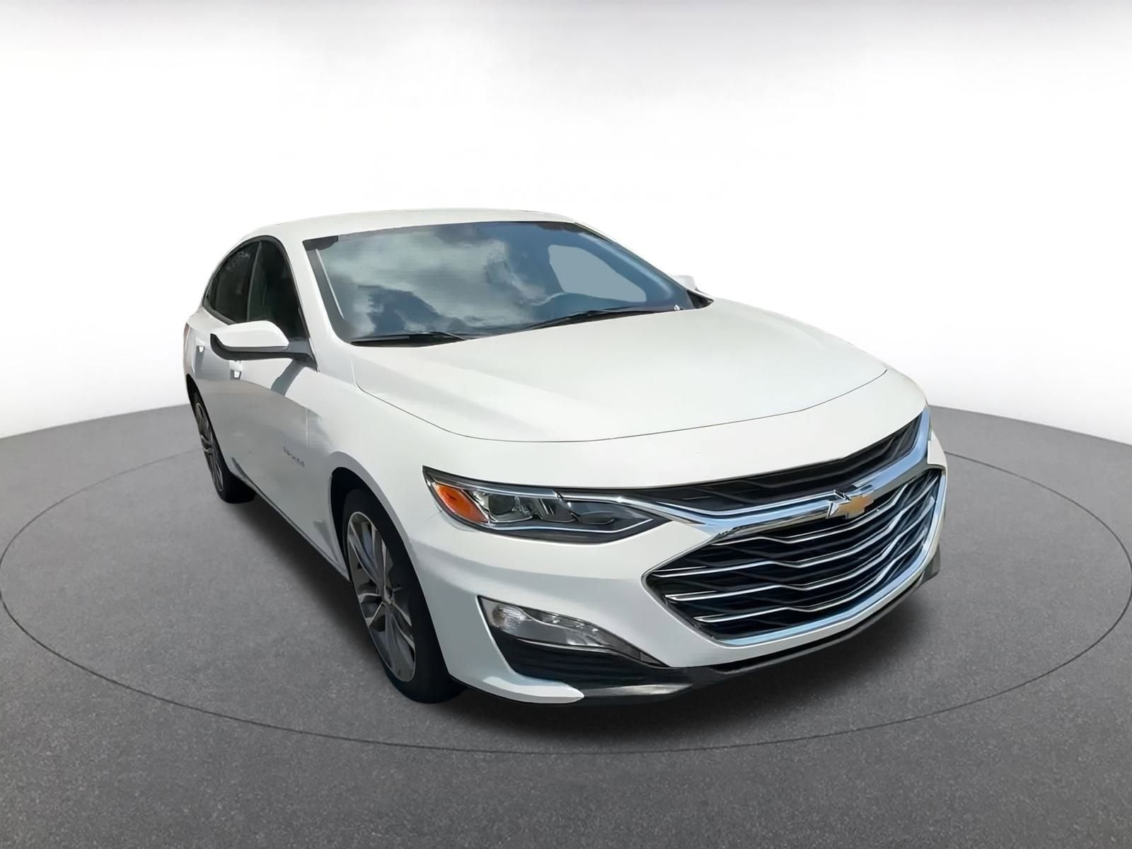 Thumbnail: 2024 Chevrolet Malibu - 3