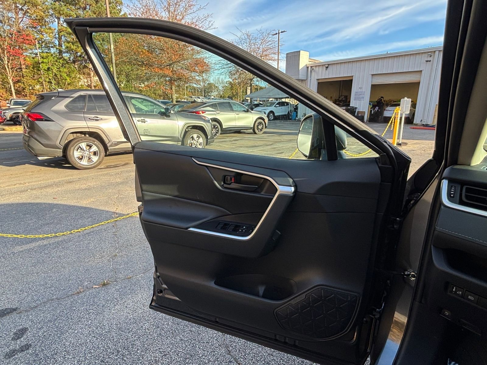 Thumbnail: 2025 Toyota RAV4 - 20