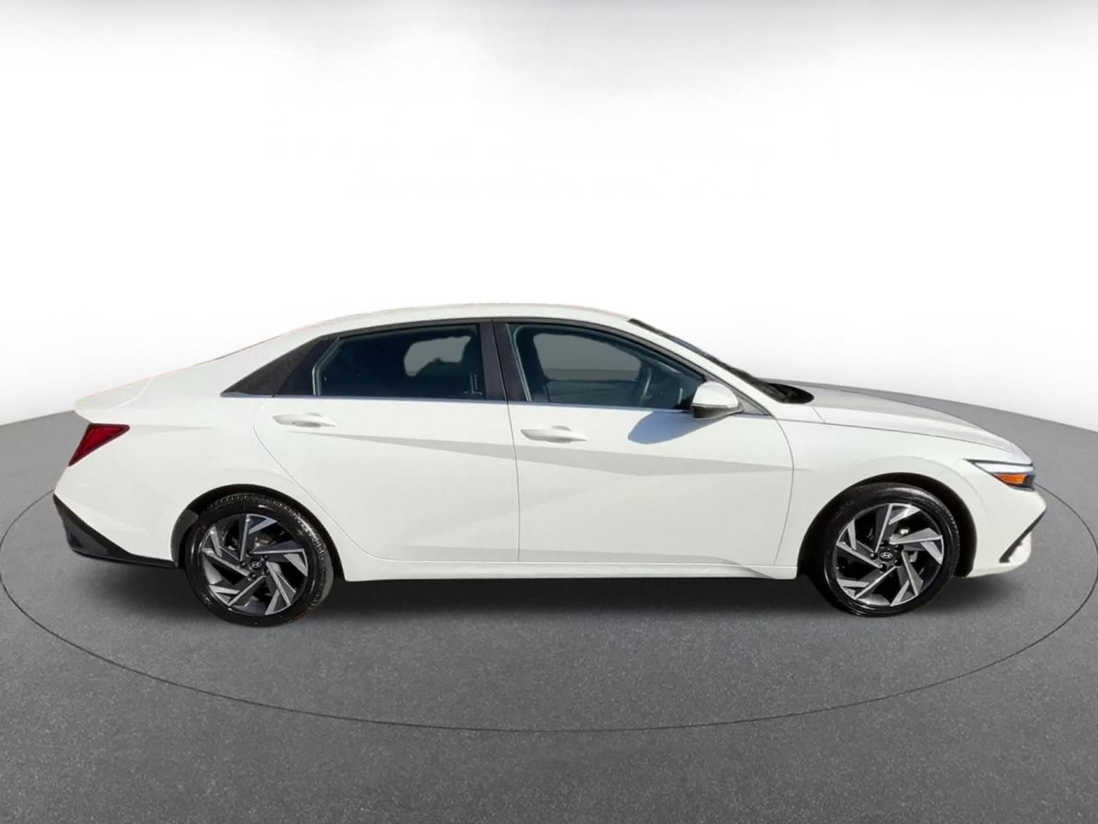 Thumbnail: 2025 Hyundai Elantra - 16