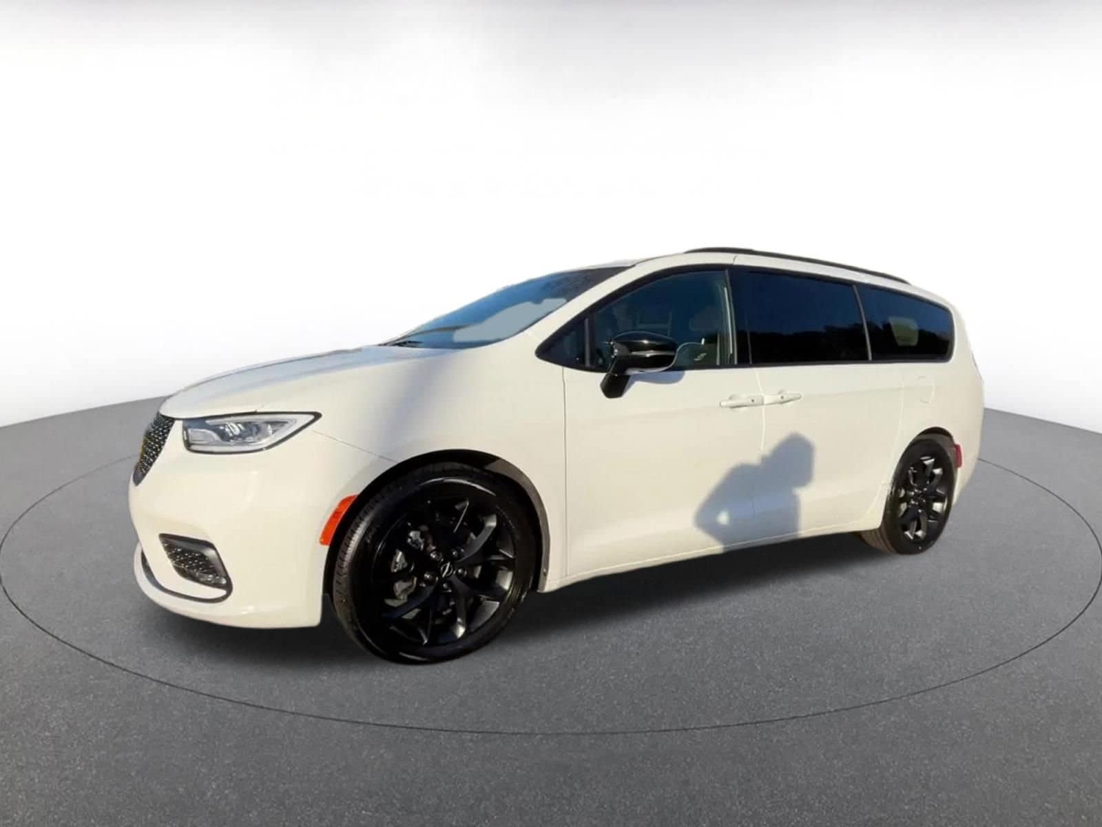 Thumbnail: 2025 Chrysler Pacifica - 8