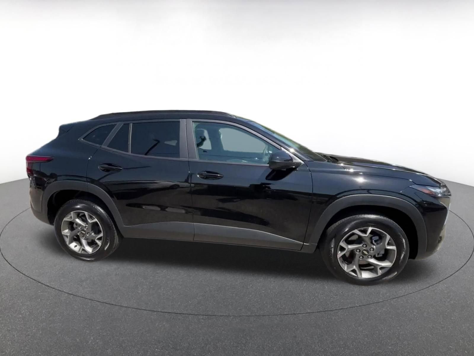 Thumbnail: 2025 Chevrolet Trax - 16