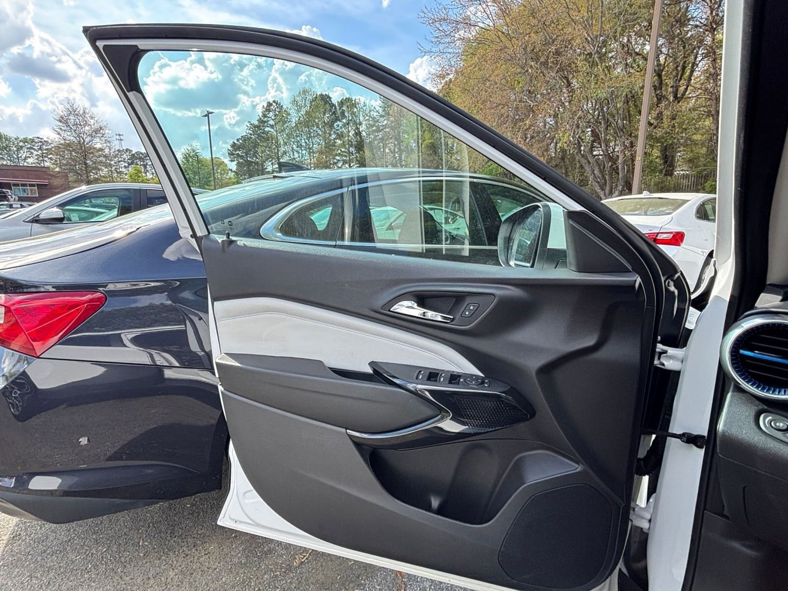 Thumbnail: 2025 Chevrolet Trax - 18