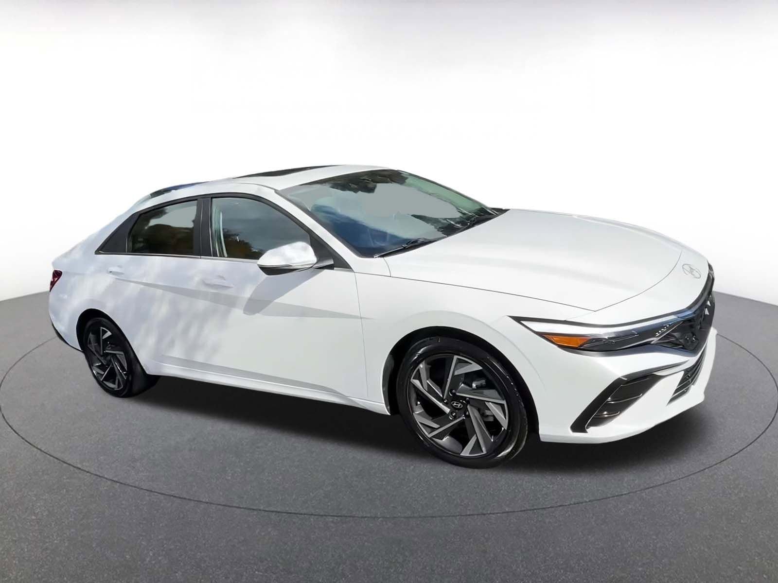 Thumbnail: 2025 Hyundai Elantra - 4