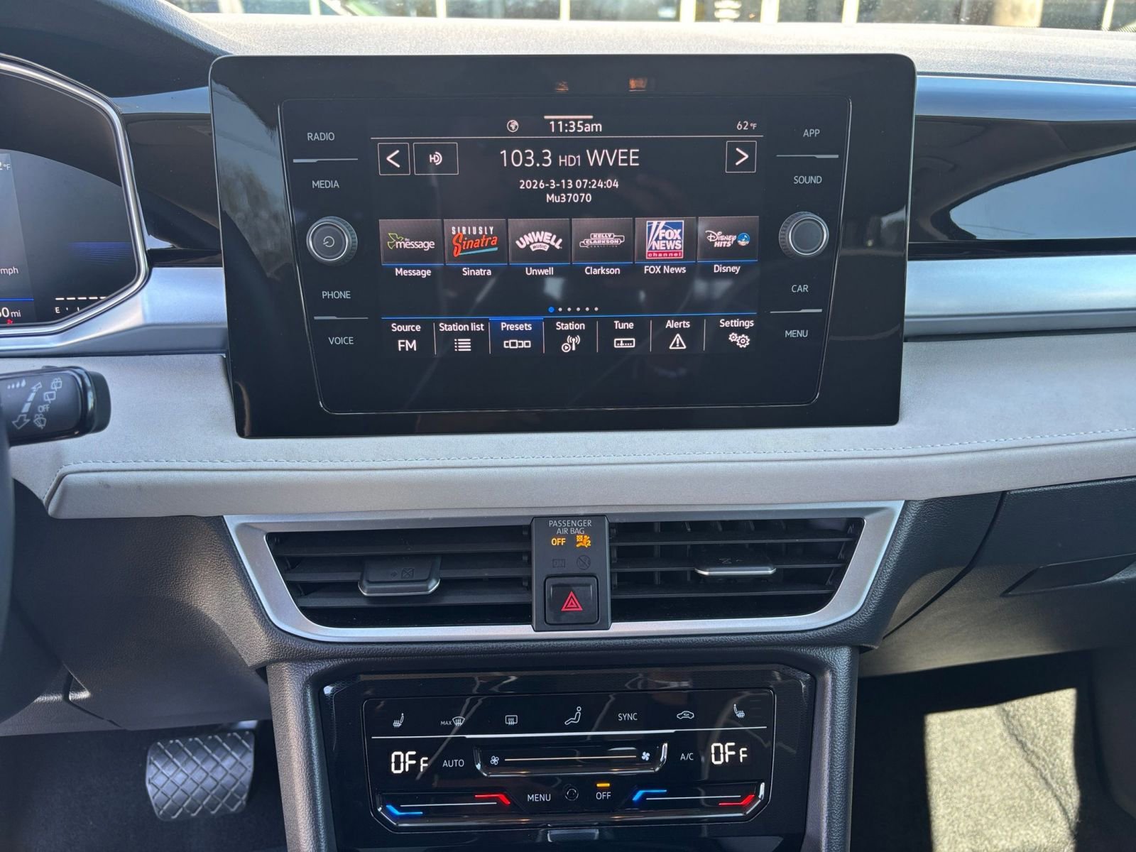 Thumbnail: 2025 Volkswagen Taos - 20