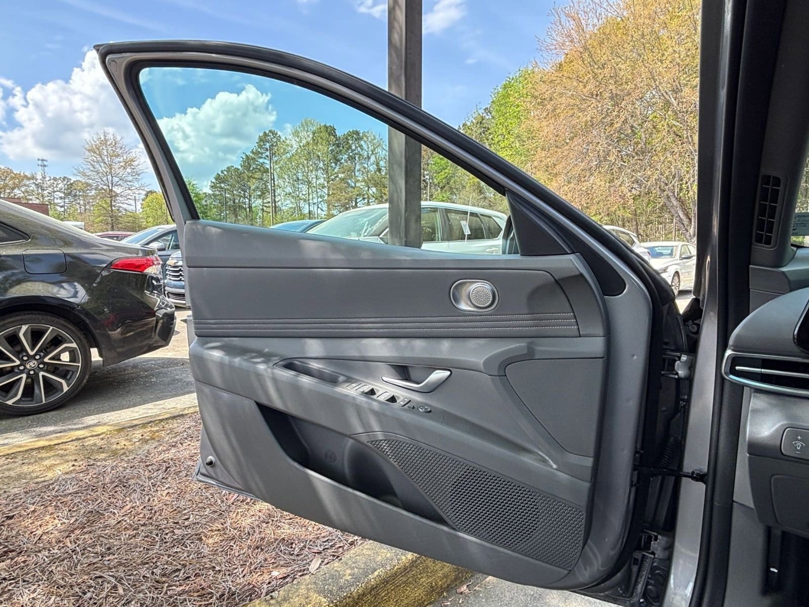 Thumbnail: 2025 Hyundai Elantra - 18