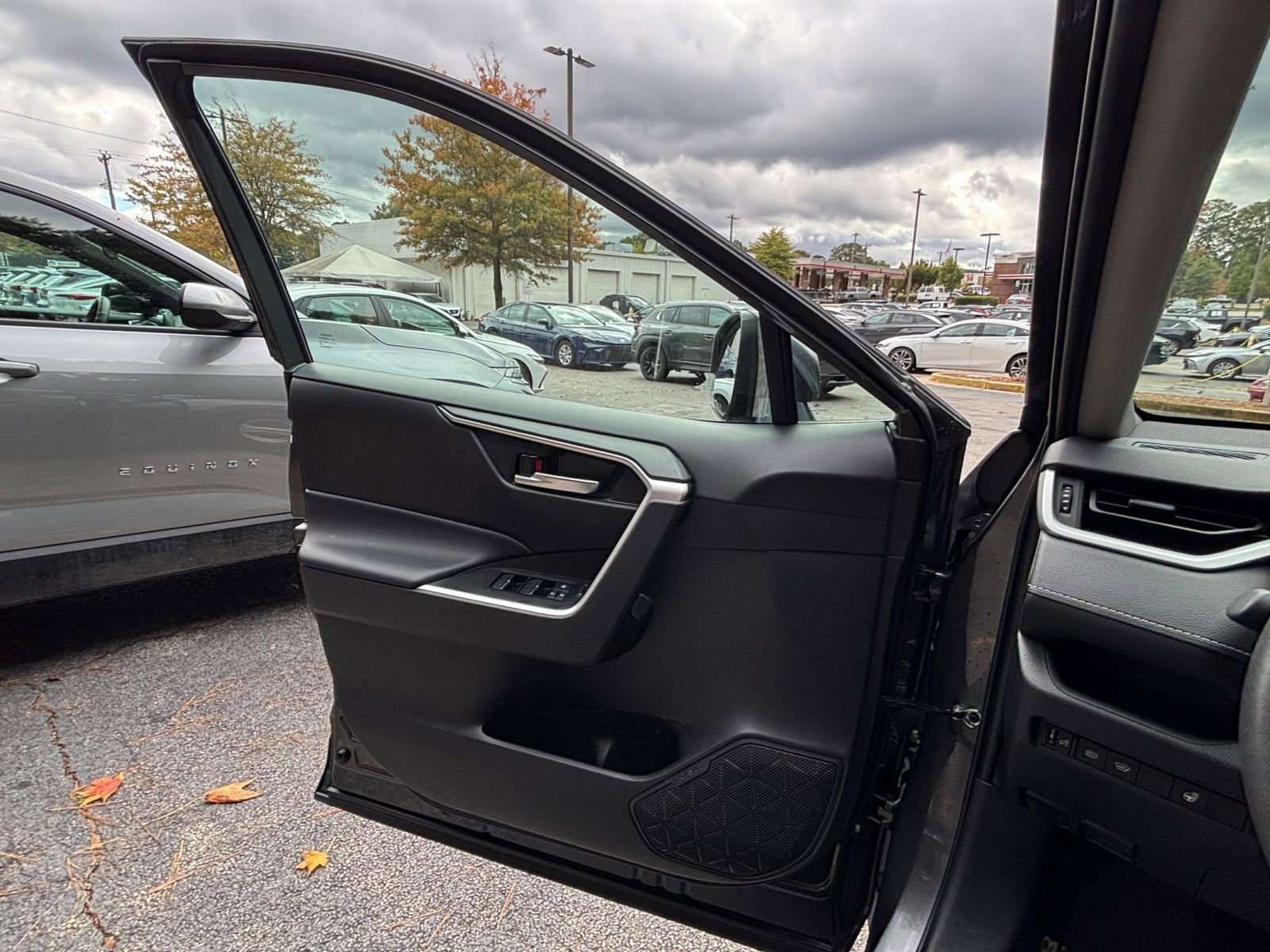 Thumbnail: 2025 Toyota RAV4 - 20