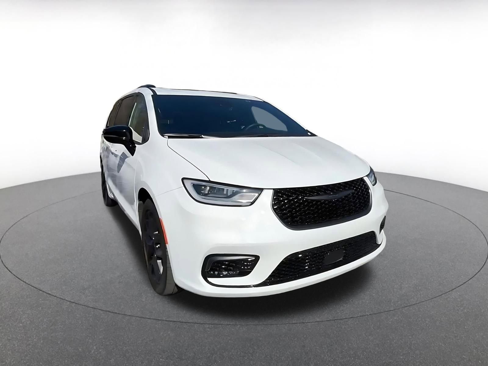 Thumbnail: 2025 Chrysler Pacifica - 3