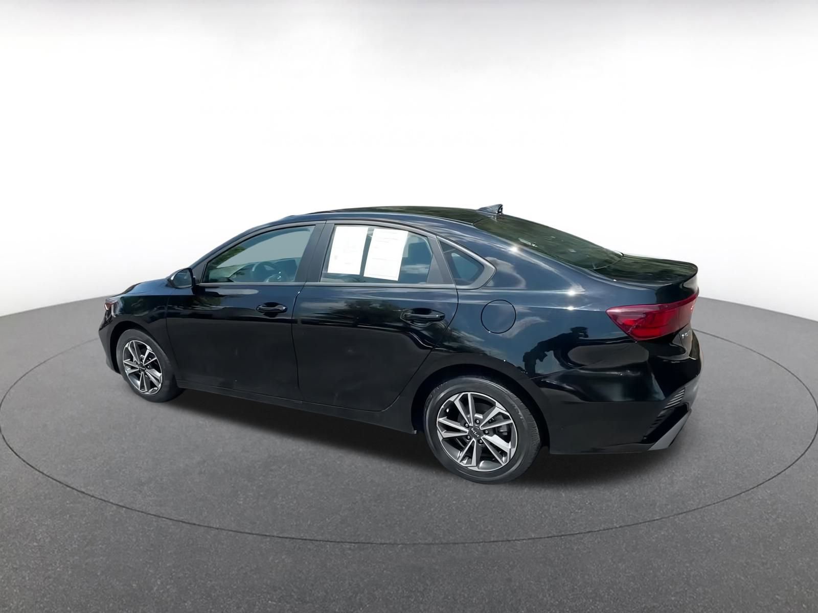 Thumbnail: 2024 Kia Forte - 10