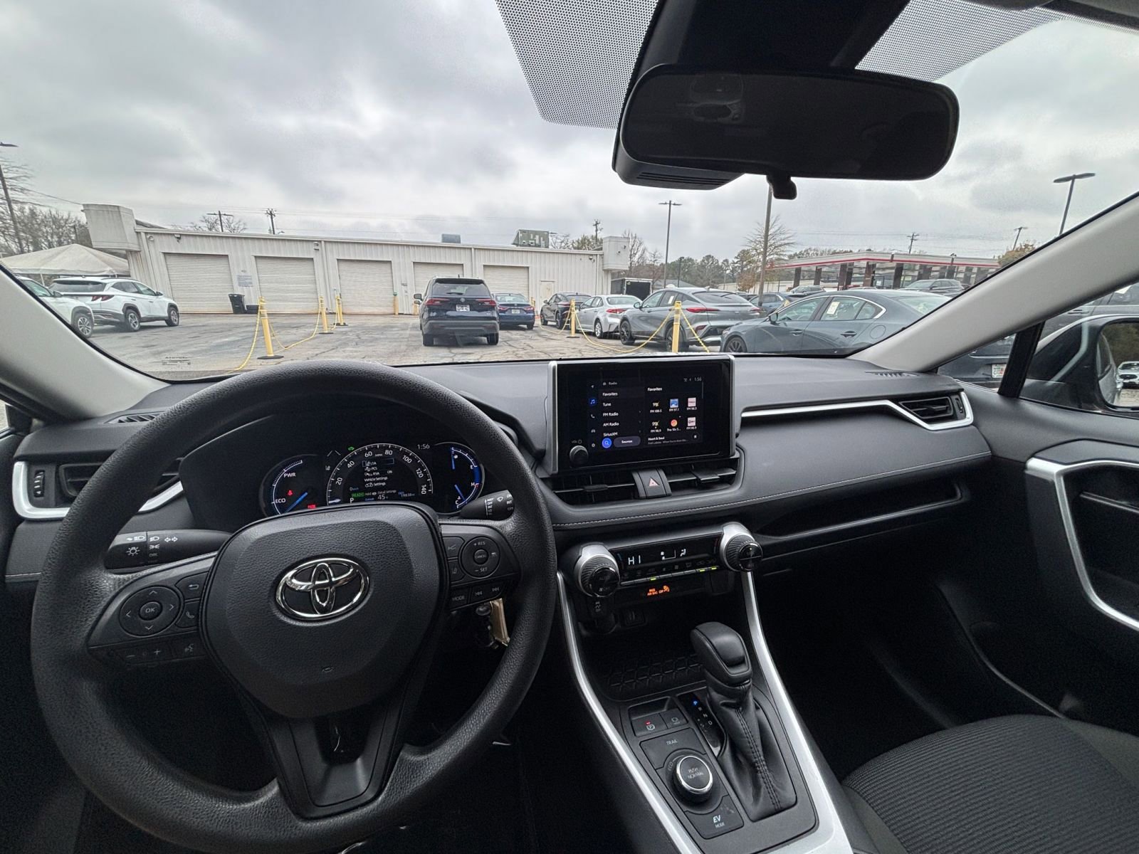 Thumbnail: 2025 Toyota RAV4 - 33