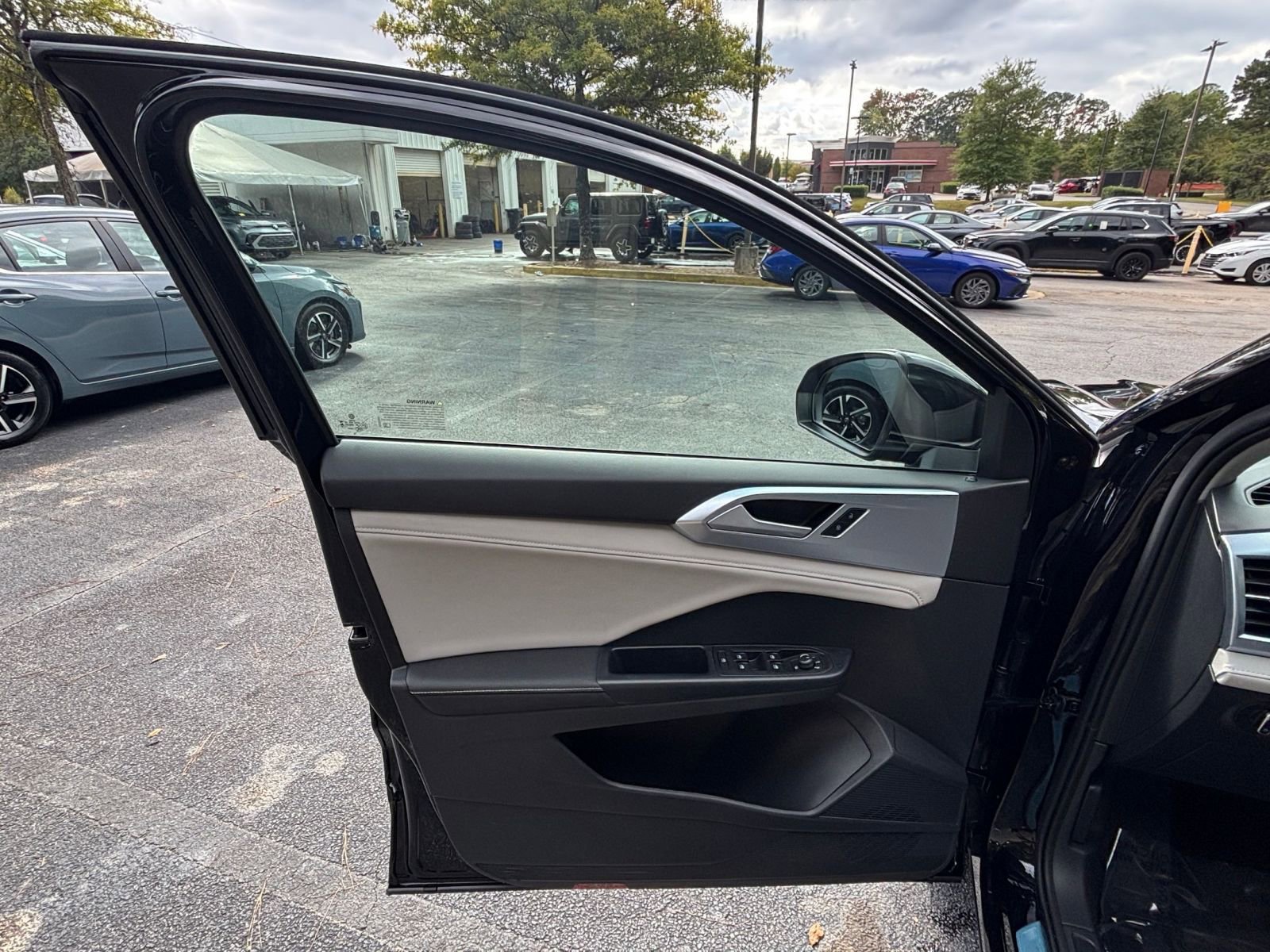 Thumbnail: 2025 Volkswagen Taos - 20