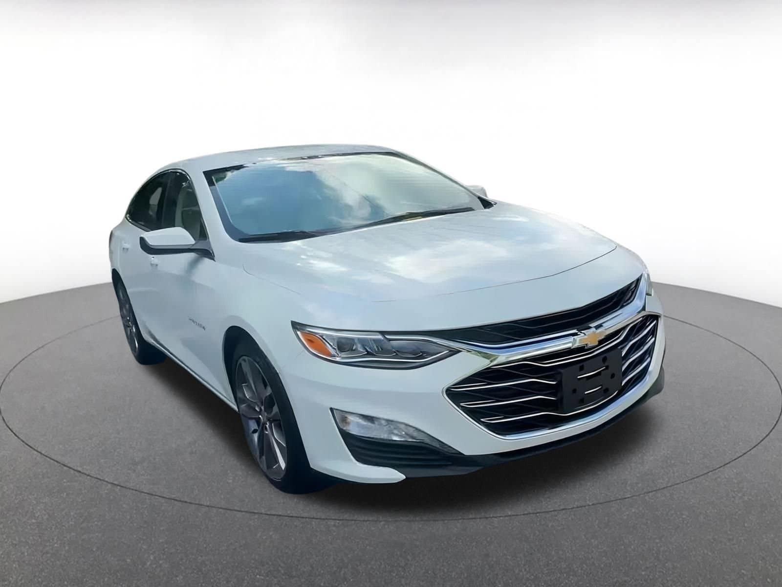 Thumbnail: 2024 Chevrolet Malibu - 3