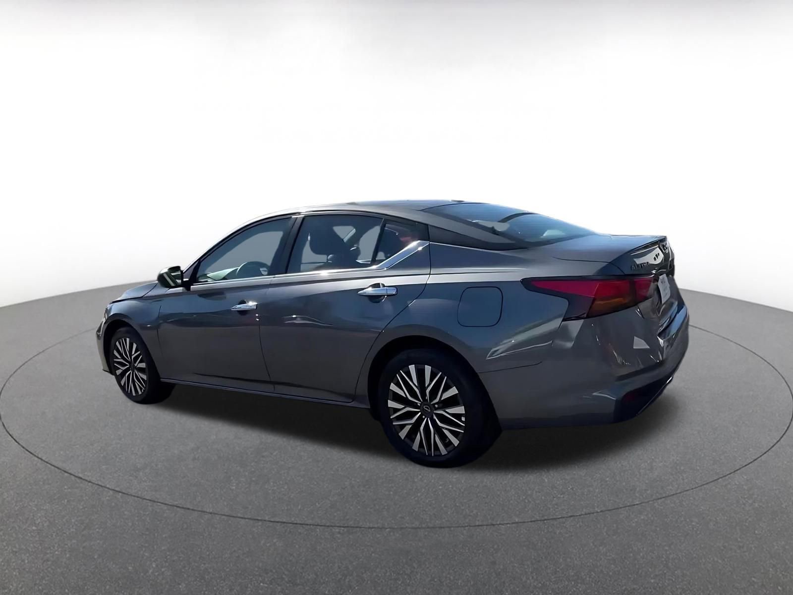 Thumbnail: 2025 Nissan Altima - 10